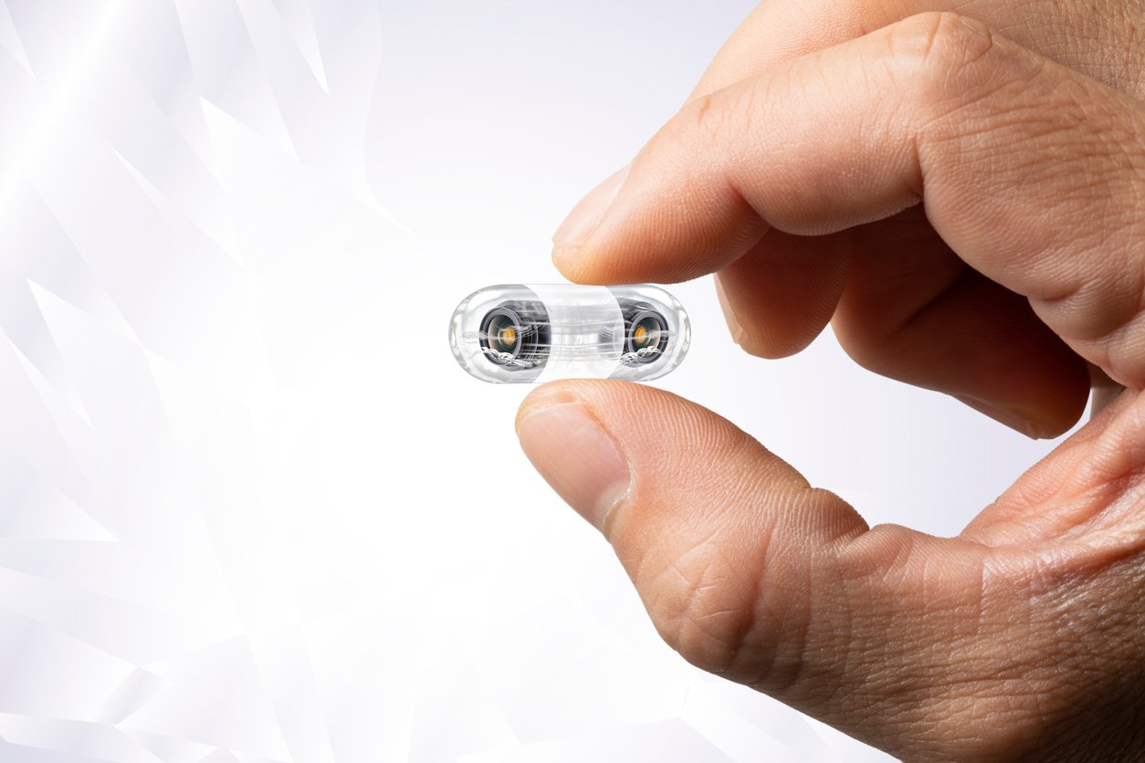 The miniaturized endoscope capsule photographs mucous membranes of the stomach, small intestine and large intestine, and wirelessly transmits image data