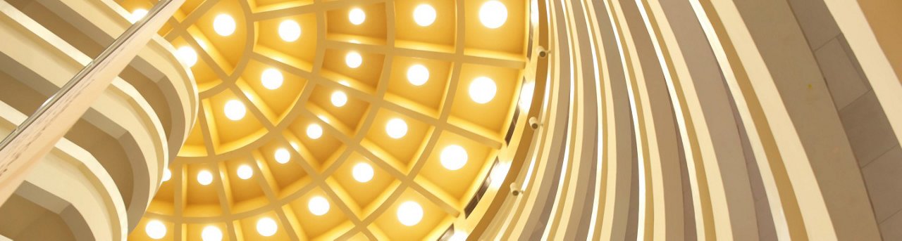 도서관의 현대적인 천장