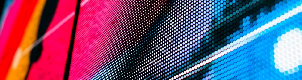 밝은 색상의 파란 LED 벽