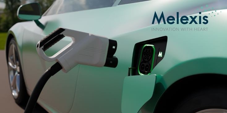 Une vue rapprochée d'une voiture électrique en cours de chargement, avec un logo Melexis visible et le slogan "Innovation with Heart".