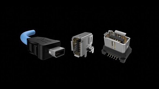 Une vue détaillée de trois connecteurs et ports USB affichés sur un fond noir.