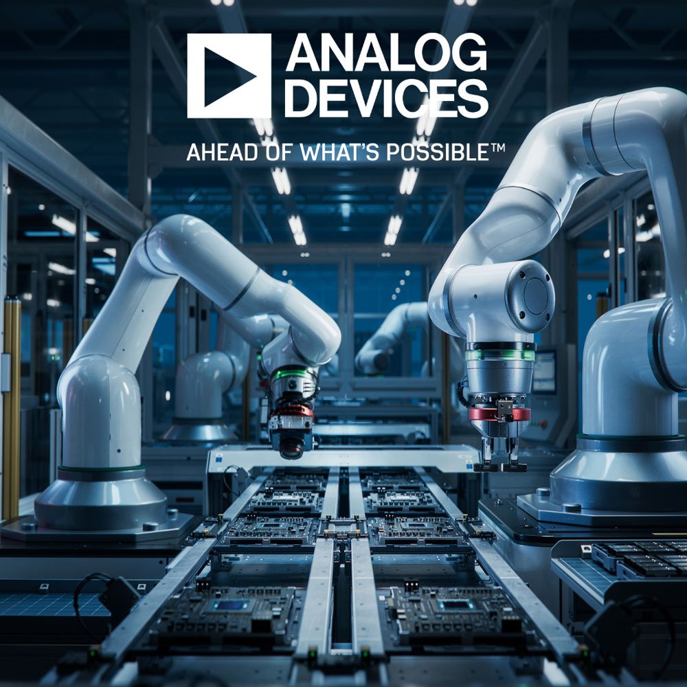 Des bras robotisés travaillent le long d’une ligne de production automatisée, assemblant des cartes de circuits électroniques dans une usine moderne.