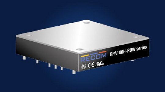 짙은 파란색 그라디언트 배경에 배치된 소형 RECOM RPA100H-RUW 시리즈 전력 모듈