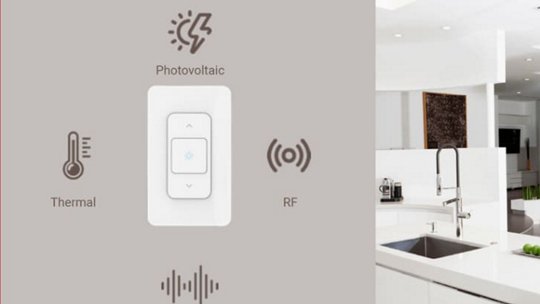 Un elegante interruttore smart è visualizzato accanto a icone che rappresentano le sue caratteristiche, inclusi fotovoltaico, termico, RF e funzionalità sonore.
