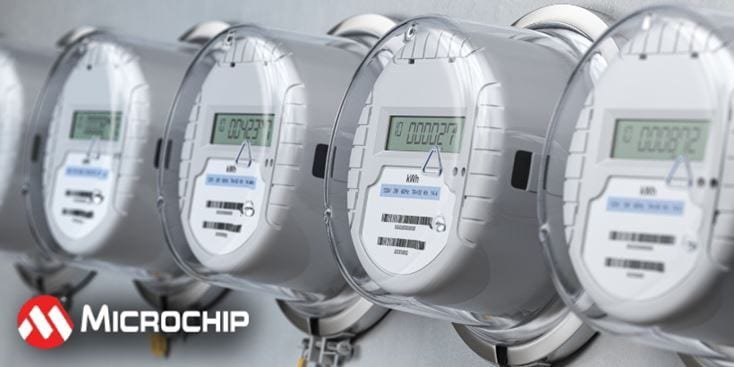 Una fila de modernos medidores digitales de electricidad exhibidos en un entorno industrial limpio