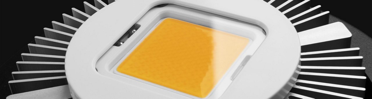 라디에이터가 있는 LED 조명의 이미지