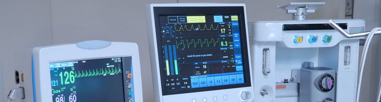 Equipment and medical devices in a modern operating room