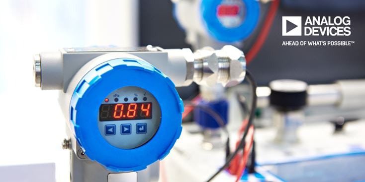 Primer plano de un sensor industrial con una pantalla digital que muestra '0.84'