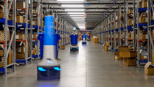 창고 보관 통로의 자동화 로봇