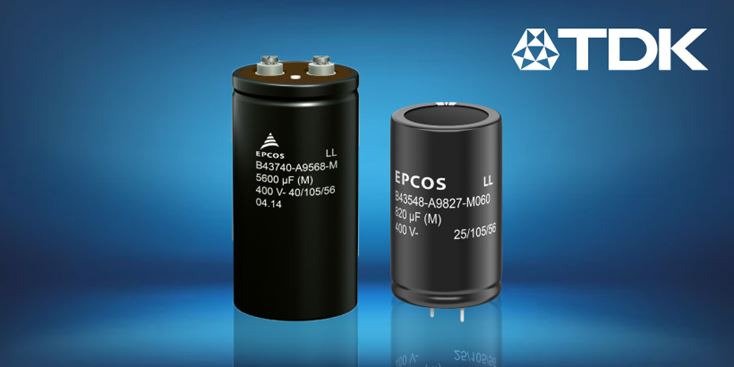 파란색 그라디언트 배경 위에 두 개의 TDK EPCOS 커패시터가 표시되어 있습니다.
