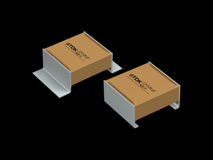 两个TDK电容器展示在黑色背景上。